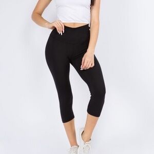 NWT Yelete Women's Buttery High-Rise Capri Leggings Size Small/Medium, Black